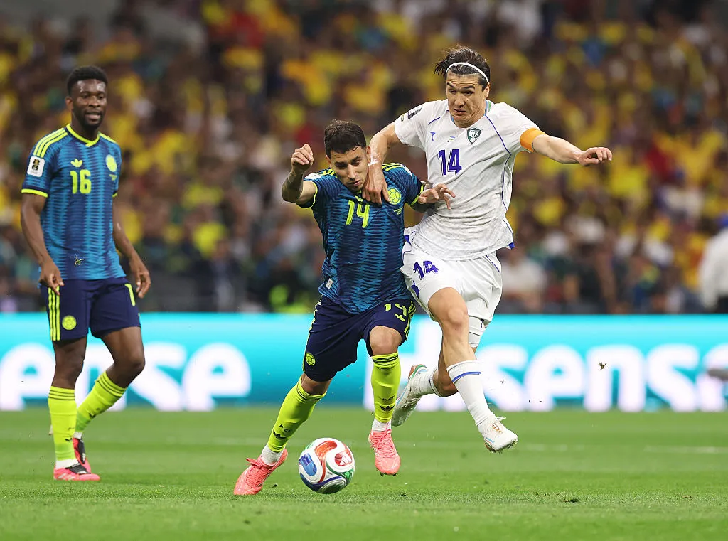 Shomurodov durante partida contra a Colômbia. Foto: Carl Recine/Getty Images