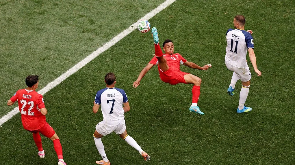 Dan Ndoye pela Suiça. Foto: Richard Heathcote/Getty Images