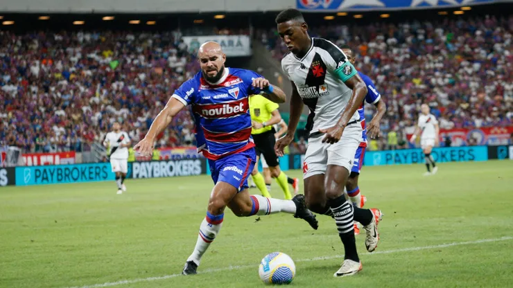 CE - FORTALEZA - 01/05/2024 - COPA DO BRASIL 2024, FORTALEZA X VASCO - Leo jogador do Vasco durante partida contra o Fortaleza no estadio Arena Castelao pelo campeonato Copa Do Brasil 2024. Foto: Baggio Rodrigues/AGIF