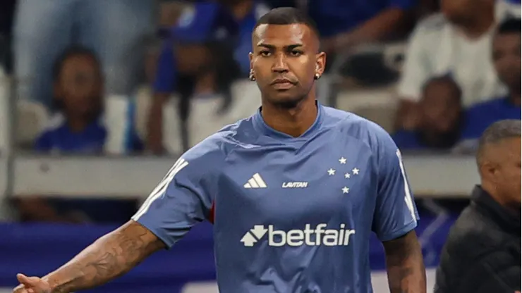 Walace jogador do Cruzeiro durante aquecimento antes da partida contra o Juventude no estadio Mineirao pelo campeonato Brasileiro A 2024. Foto: Gilson Lobo/AGIF