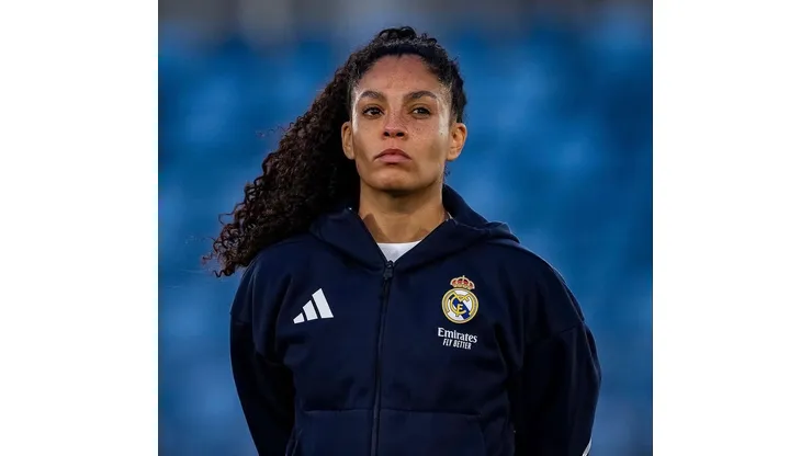 Yasmim com a camisa do Real Madrid. Foto: @yasmimaribeiro/Instagram