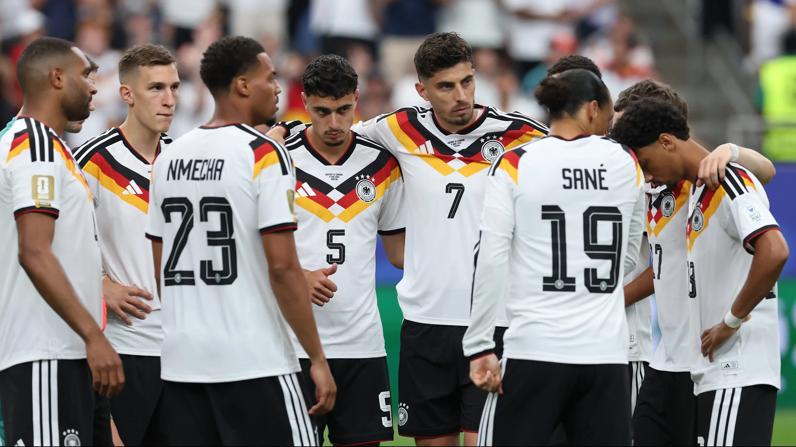 Jogadores da equipe alemã contra Curaçao. (Photo by Alexander Hassenstein/Getty Images)