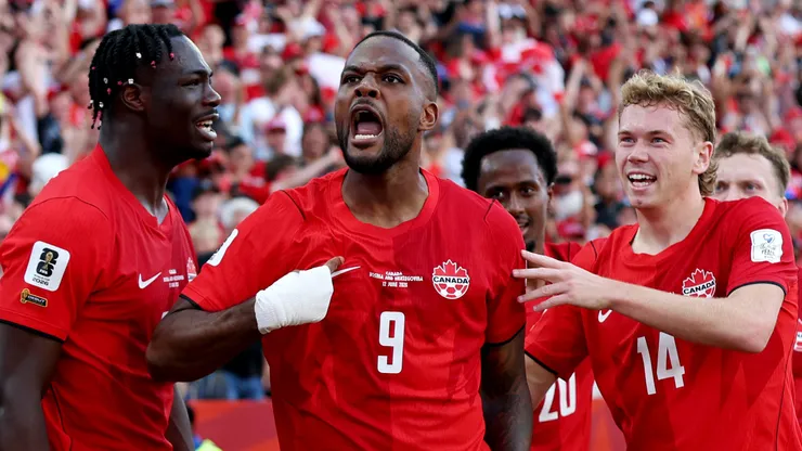 Cyle Larin marcou o gol de empate do Canadá contra a Bósnia em estreia na Copa do Mundo