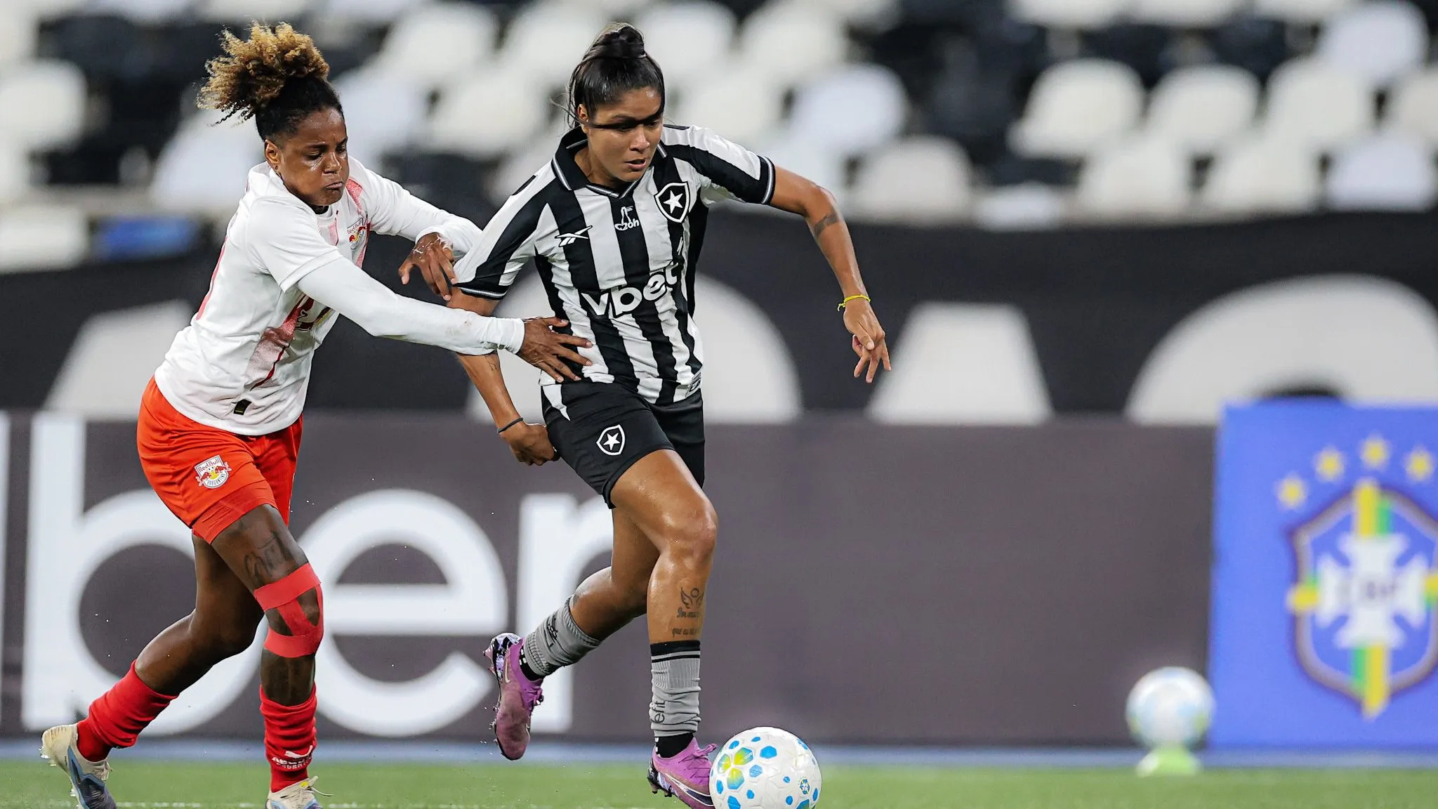 Jogadoras do RB Bragantino e Botafogo em duelo do Brasileirão Feminino 2025