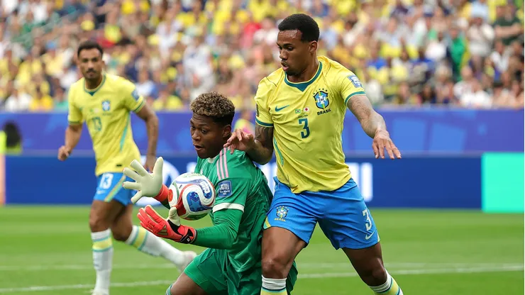 Gabriel Magalhães contra o Japão. (Photo by Alex Slitz/Getty Images)