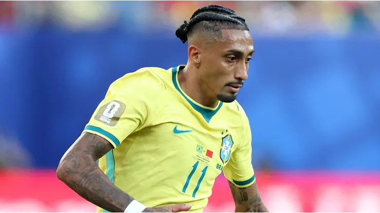 Raphinha foi bastante criticado após empate do Brasil (Photo by Dan Mullan)