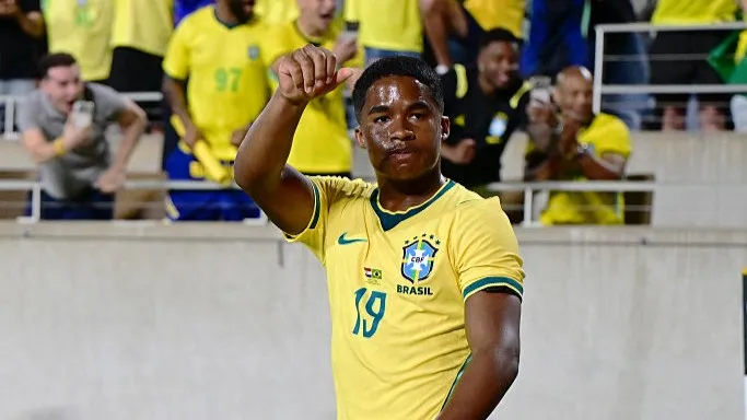 Endrick é uma das maiores promessas do futebol brasileiro. Foto: Julio Aguilar/Getty Images