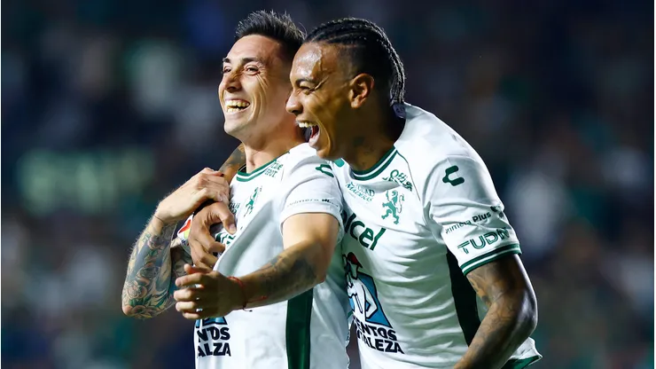 Echeverría (à esquerda) é titular do León e foi ventilado na pauta do Grêmio nesta 4ª