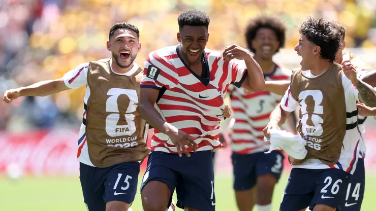 Jogadores comemoram gol. (Photo by Jamie Squire/Getty Images)