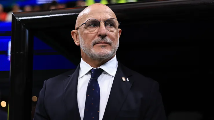 ATLANTA, GEORGIA - JUNE 15: Luis de la Fuente, Head Coach of Spain, looks on before the FIFA World Cup 2026 Group H match between Spain and Cabo Verde at Atlanta Stadium on June 15, 2026 in Atlanta, Georgia. (Photo by Buda Mendes/Getty Images)