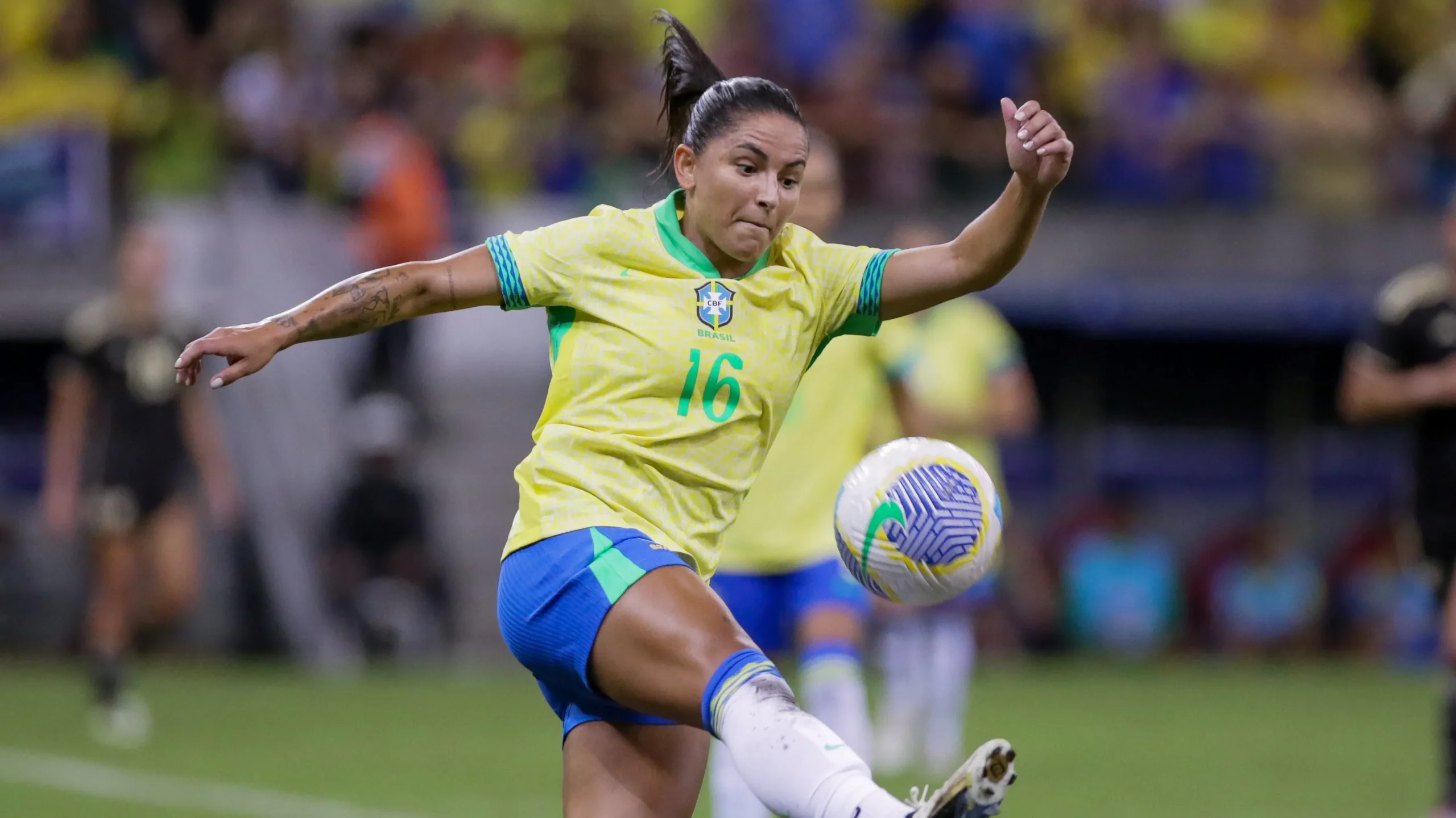 Debinha em campo pela Seleção Brasileira Feminina