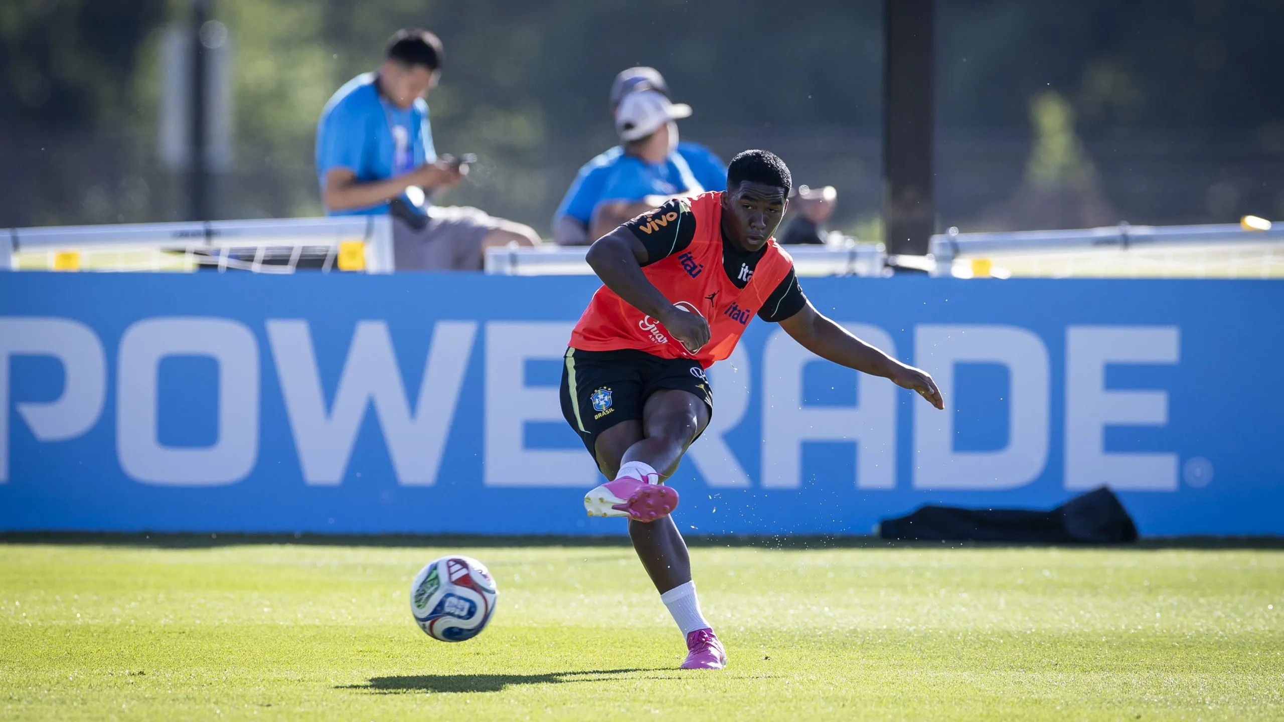 Endrick em treino da Seleção. (Photo by Ira L. Black/Getty Images)