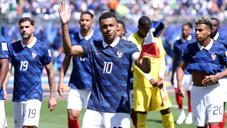 Mbappé segue como titular absoluto da França