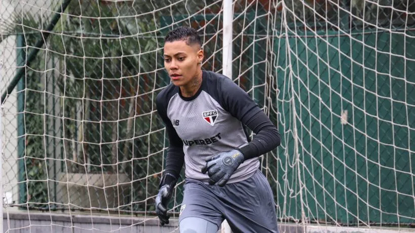 Goleira do São Paulo, Anna Bia, em treinamento no CT da equipe