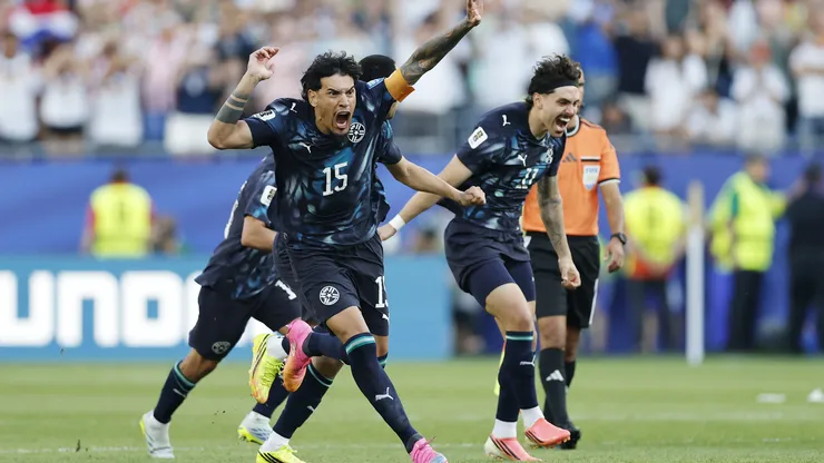 Gustavo Gómez e Mauricio cobraram pênaltis na partida contra a Alemanha. Foto: Michael Reaves/Getty Images