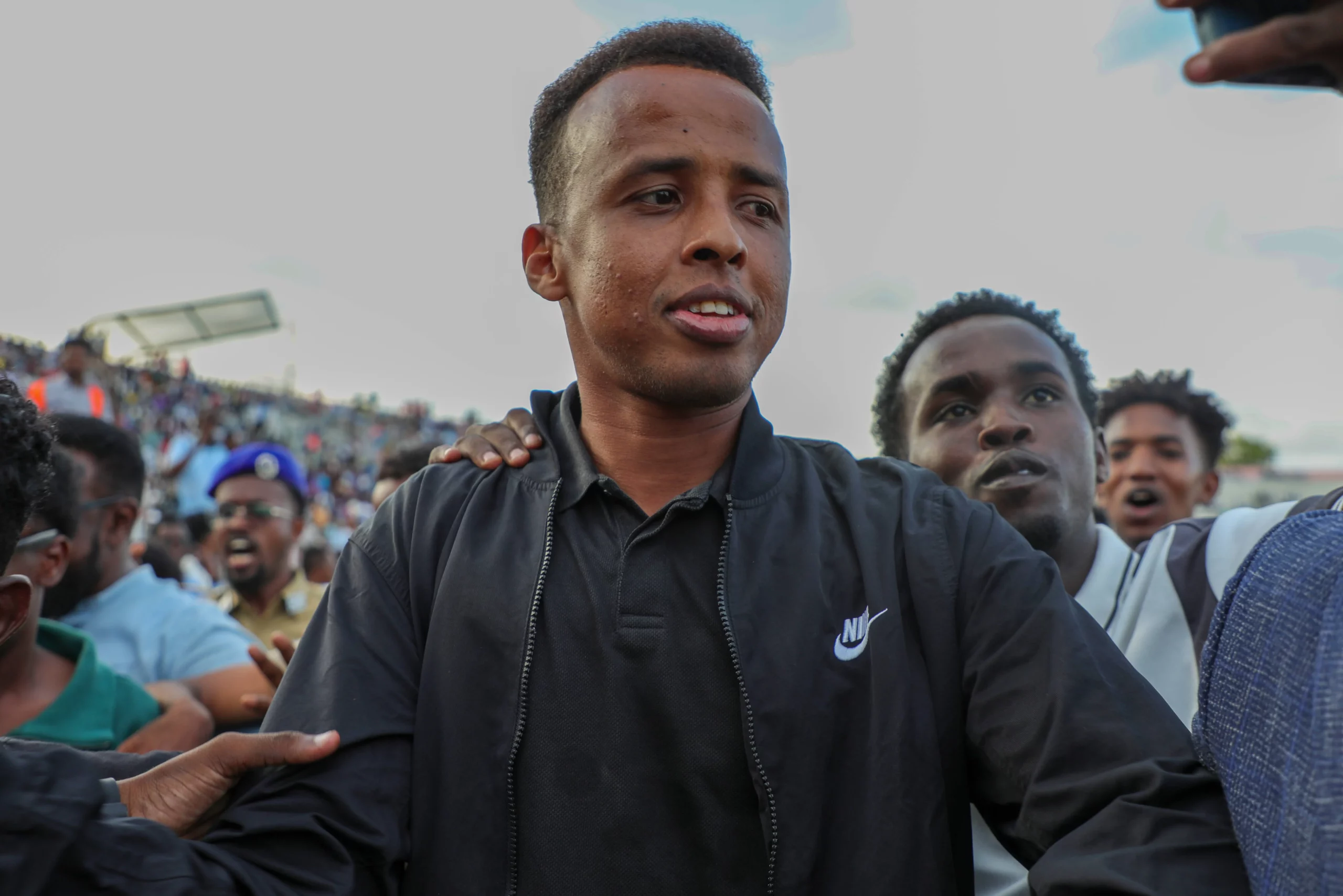 Omar Abdulkadir Artan foi recebido com festa na Somália após ser barrado da Copa por autoridades dos EUA – Foto: IMAGO / Anadolu Agency