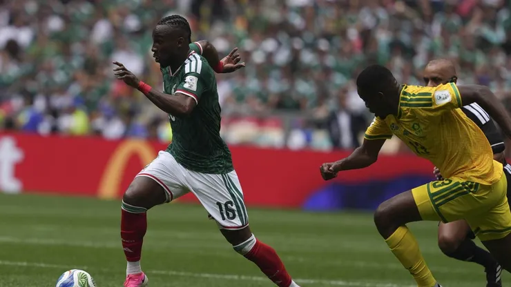 Mexico v South Africa - FIFA World Cup, WM, Weltmeisterschaft, Fussball 2026 - Group A MEXICO CITY, MEXICO - JUNE 11: Julian Quinones 16 of Mexico in action during the World Cup First Stage Group A match between Mexico and South Africa at Estadio Azteca Mexico Stadium in Mexico City, Mexico on June 11, 2026. Juancho Torres / Anadolu Mexico City Mexico. Editorial use only. Please get in touch for any other usage. PUBLICATIONxNOTxINxTURxUSAxCANxUKxJPNxITAxFRAxAUSxESPxBELxKORxRSAxHKGxNZL Copyright: x2026xAnadoluxJuanchoxTorresx