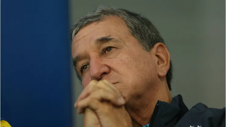 Parreira, de 84 anos, luta contra quadro de inflamação pulmonar e ainda está na UTI em hospital do Rio