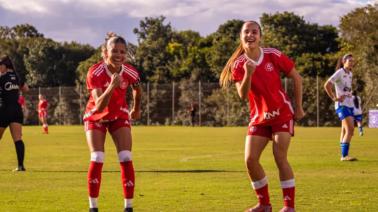 Gurias Coloradas celebram goleada na terceira rodada - Foto: Lara Vantzen/Sport Club Internacional