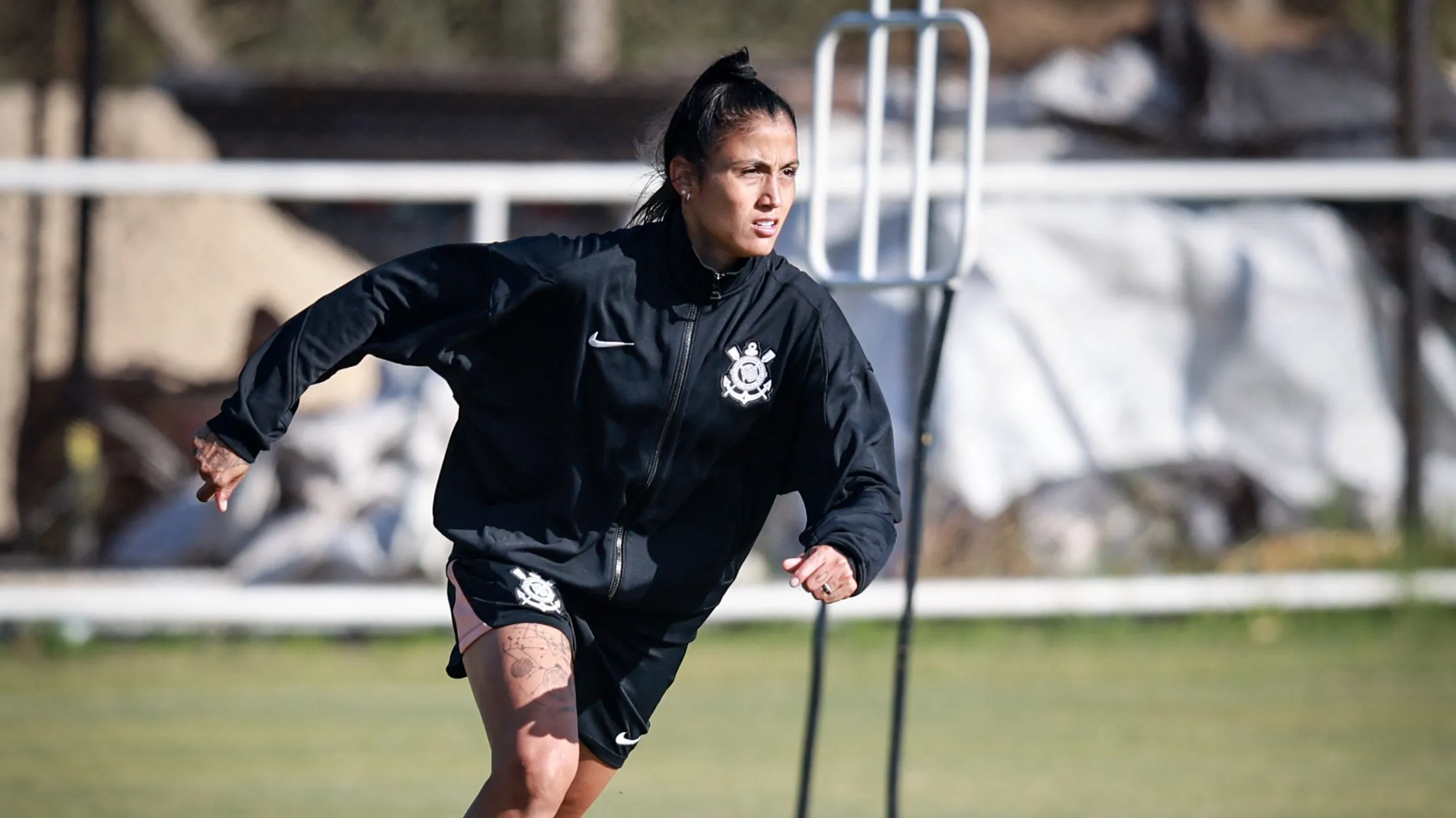 Jaque Ribeiro em treino do Corinthians no CT