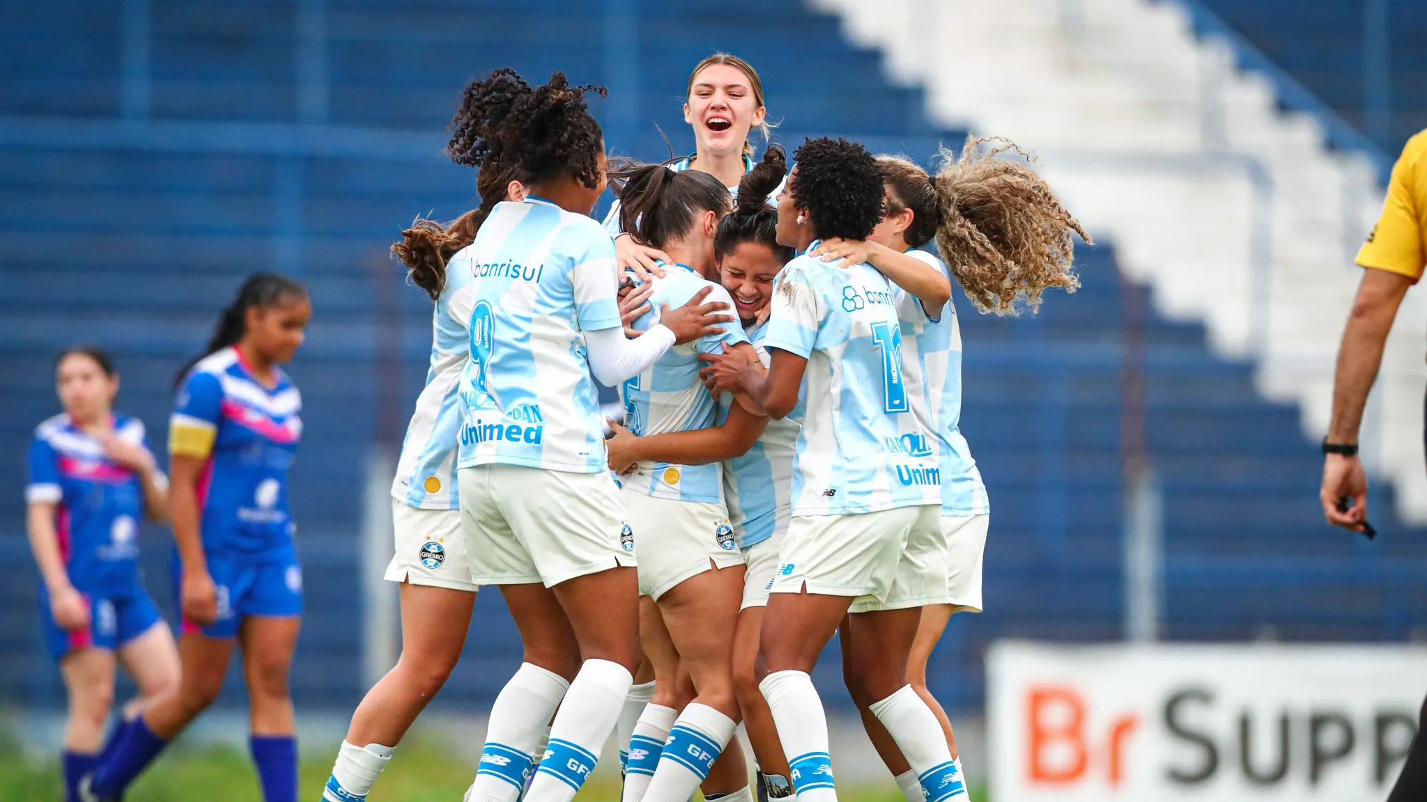 Jogadoras do Grêmio sub-20 em campo