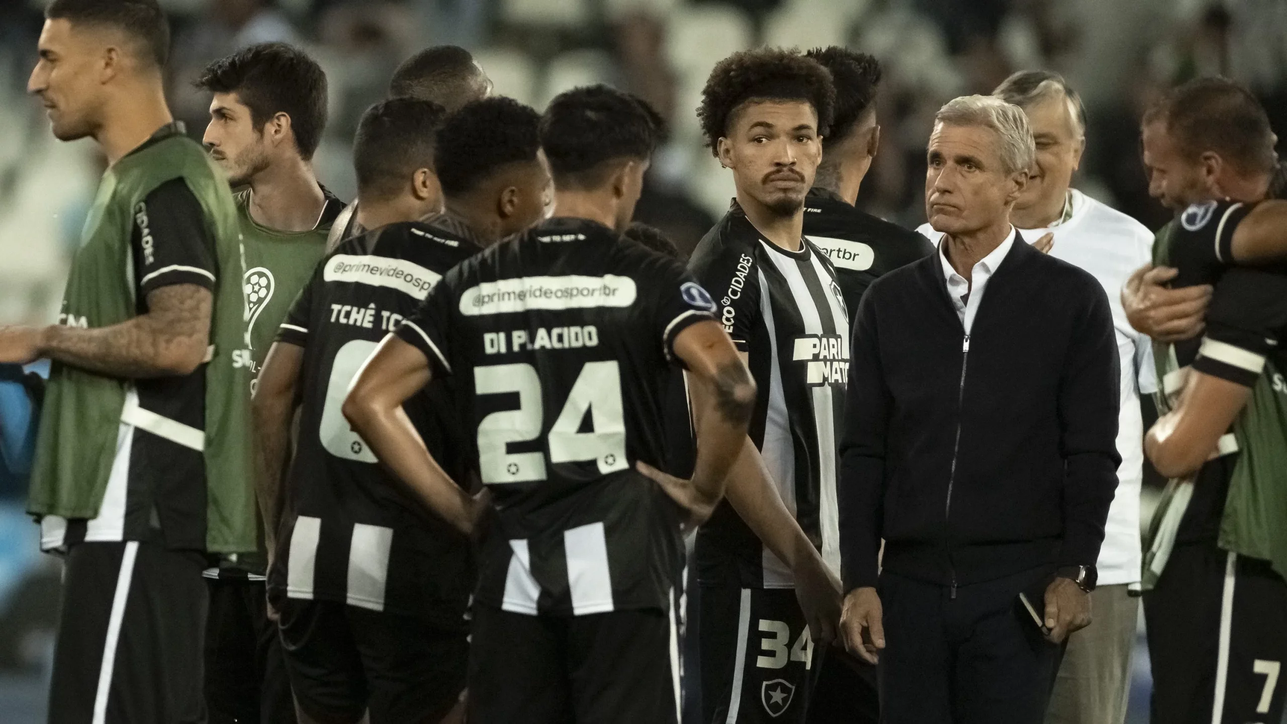 Luis Castro ex-tecnico do Botafogo apos a partida contra o Magallanes no estadio Engenhao pelo campeonato Copa Sul-Americana 2023. Foto: Jorge Rodrigues/AGIF