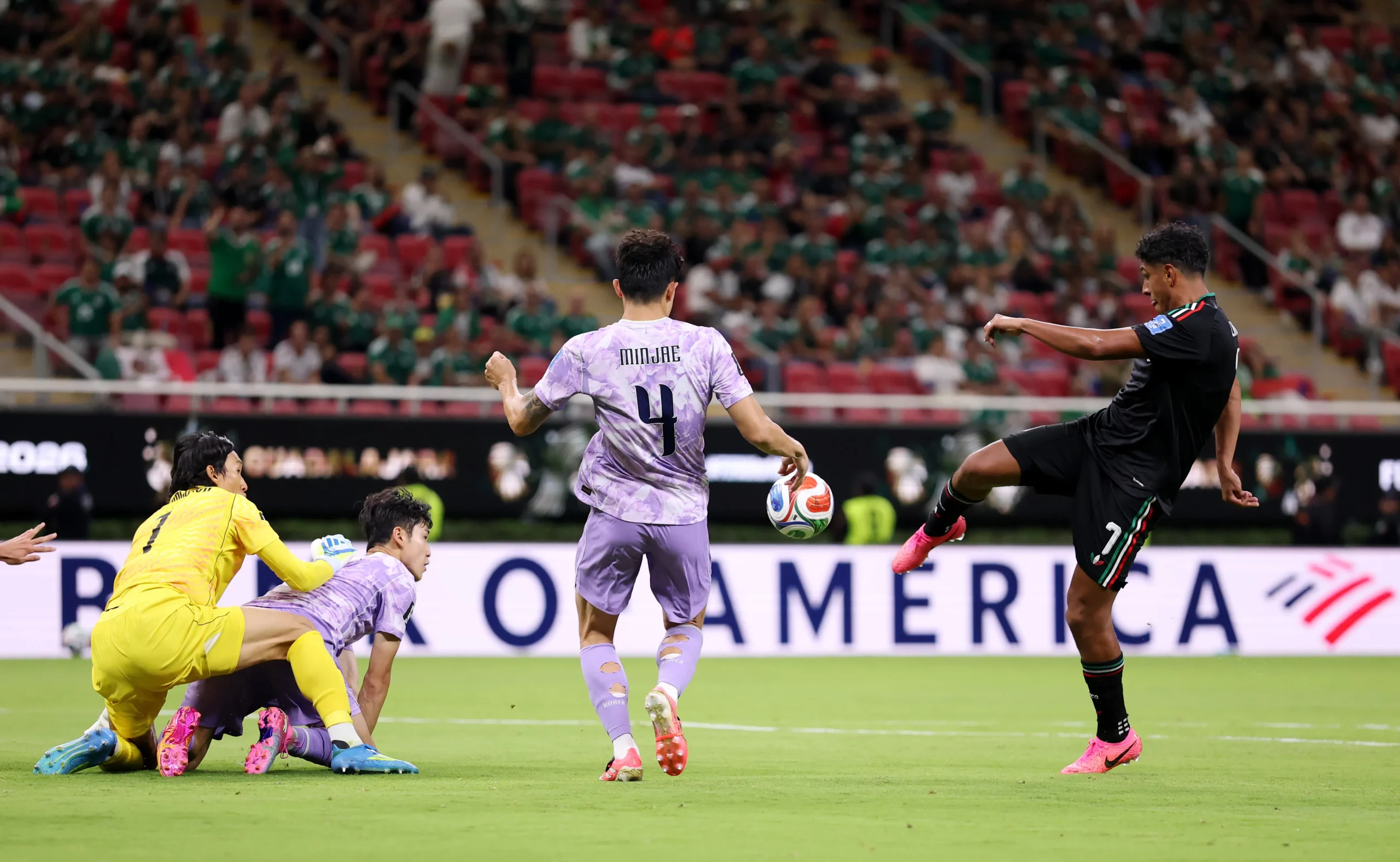 ZAPOPAN, MEXICO – JUNE 18: Luis Romo #7 of Mexico scores his team’s first goal after Seung-gyu Kim #1 of Korea Republic fails to catch the ball during the FIFA World Cup 2026 Group A match between Mexico and Korea Republic at Guadalajara Stadium on June 18, 2026 in Guadalajara, Mexico. (Photo by Luke Hales/Getty Images)