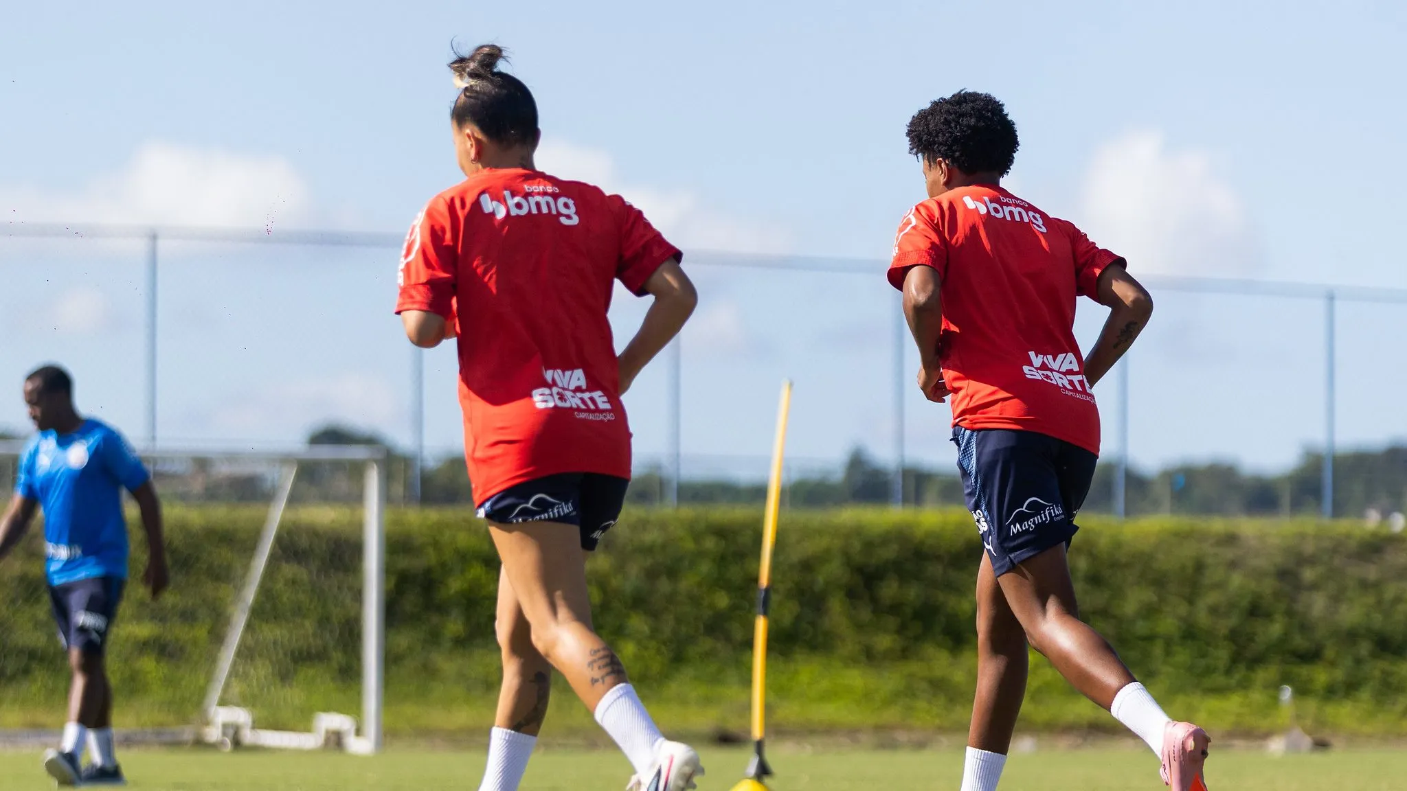 Elenco feminino do Bahia em preparação no CT