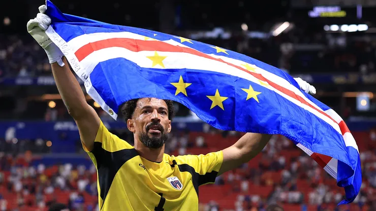 Vozinha, 40 anos, foi o grande herói de empate por 0 a 0 com a poderosa Espanha na estreia da Copa