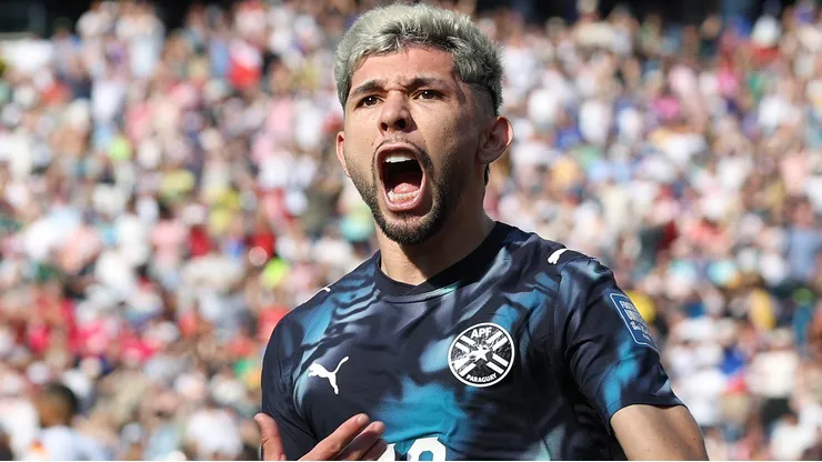 Julio Enciso marcou o primeiro gol do Paraguai em mata-matas na Copa do Mundo (Photo by Alexander Hassenstein)