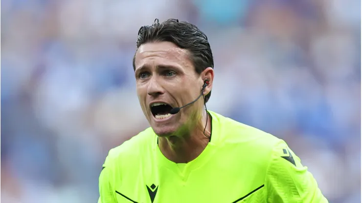 - O arbitro Ramon Abatti Abel durante partida entre Cruzeiro e Santos