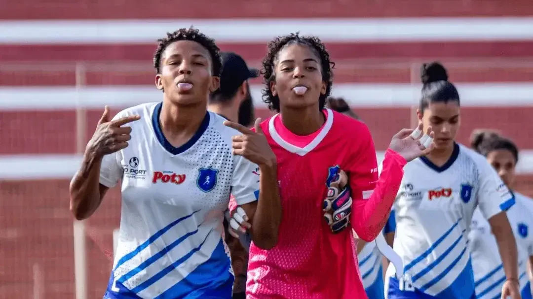 Jogadoras do Realidade Jovem celebram gol