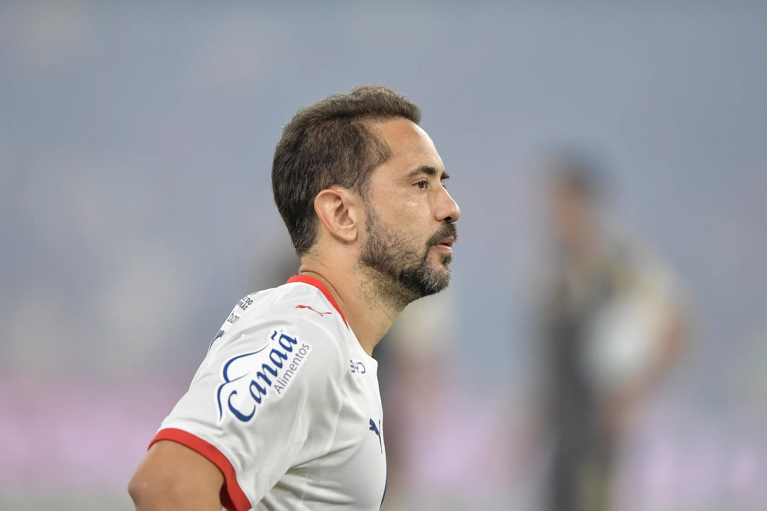 Everton Ribeiro jogador do Bahia durante partida contra o Flamengo no estadio Maracana pelo campeonato Brasileiro A 2026. Foto: Thiago Ribeiro/AGIF