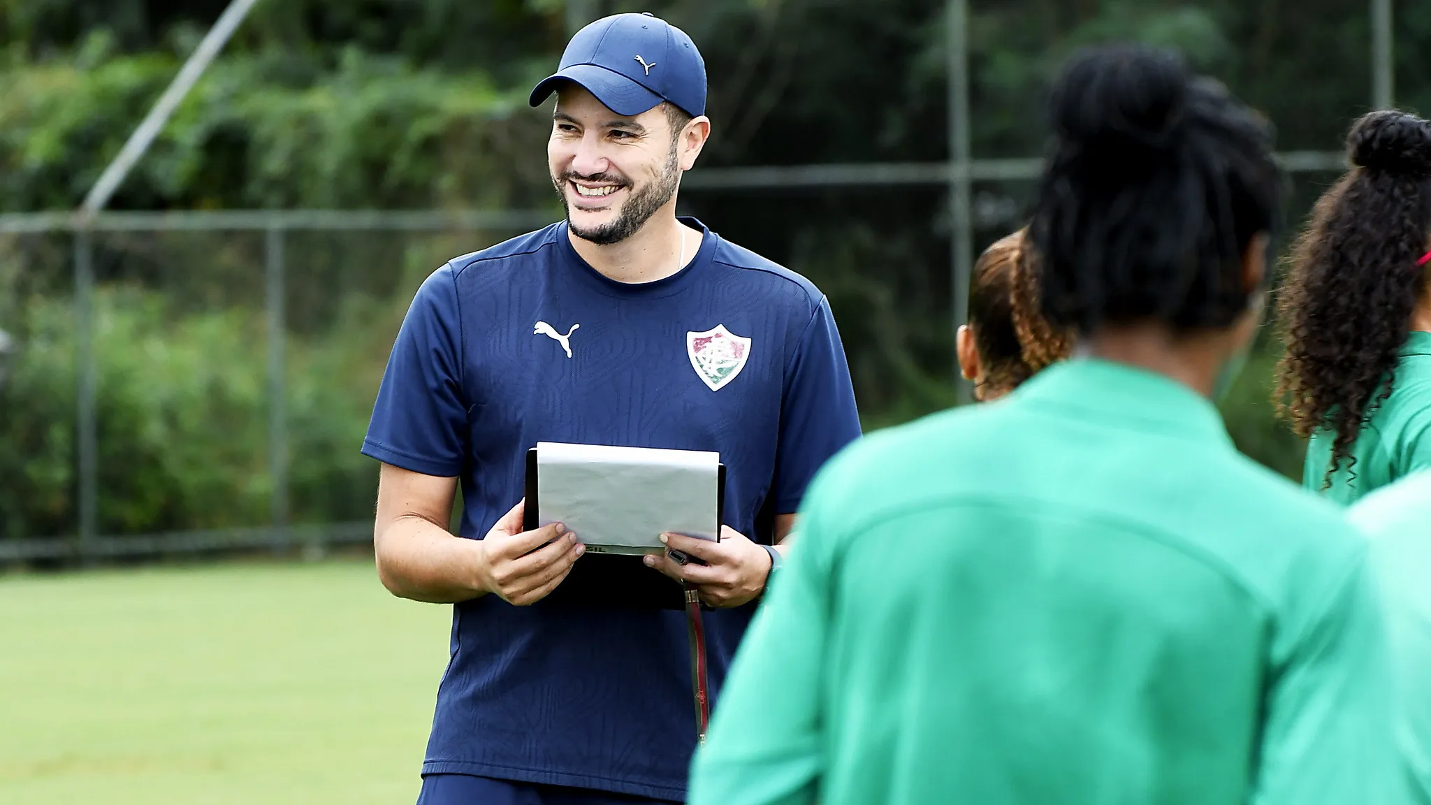 Treinador Saulo Silva, do Fluminense, em treino no CEFAN