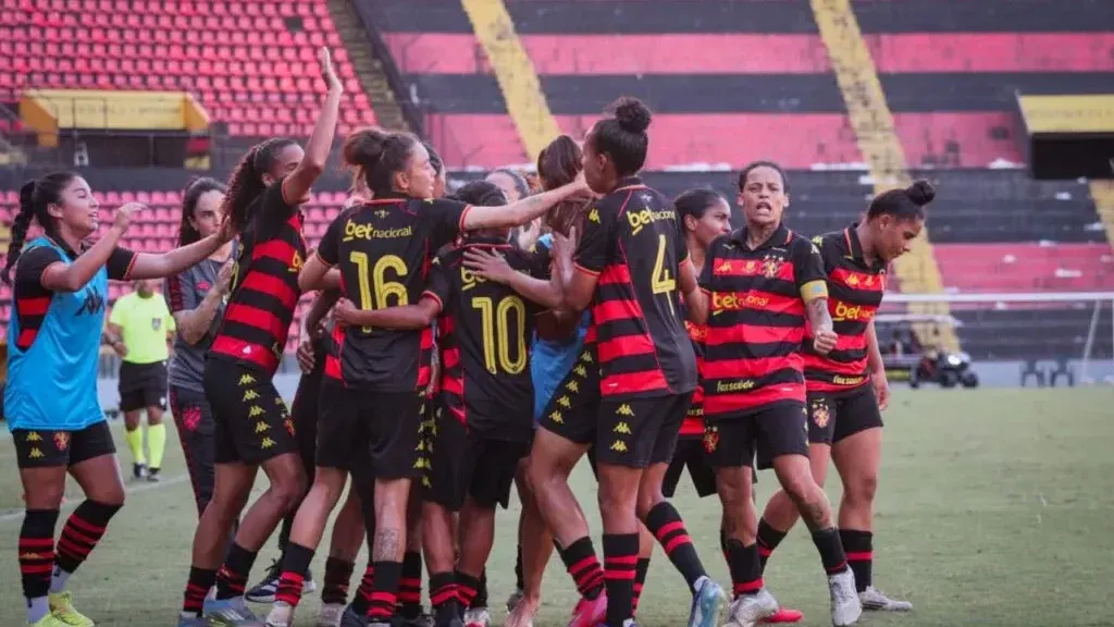 Jogadoras do Sport celebram vitória na Série A2