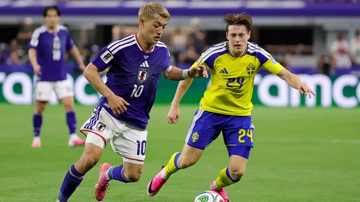 ARLINGTON, TEXAS - JUNE 25: Ritsu Doan #10 of Japan is challenged by Elliot Stroud #24 of Sweden during the FIFA World Cup 2026 Group F match between Japan and Sweden at Dallas Stadium on June 25, 2026 in Arlington, Texas. (Photo by Alex Slitz/Getty Images)