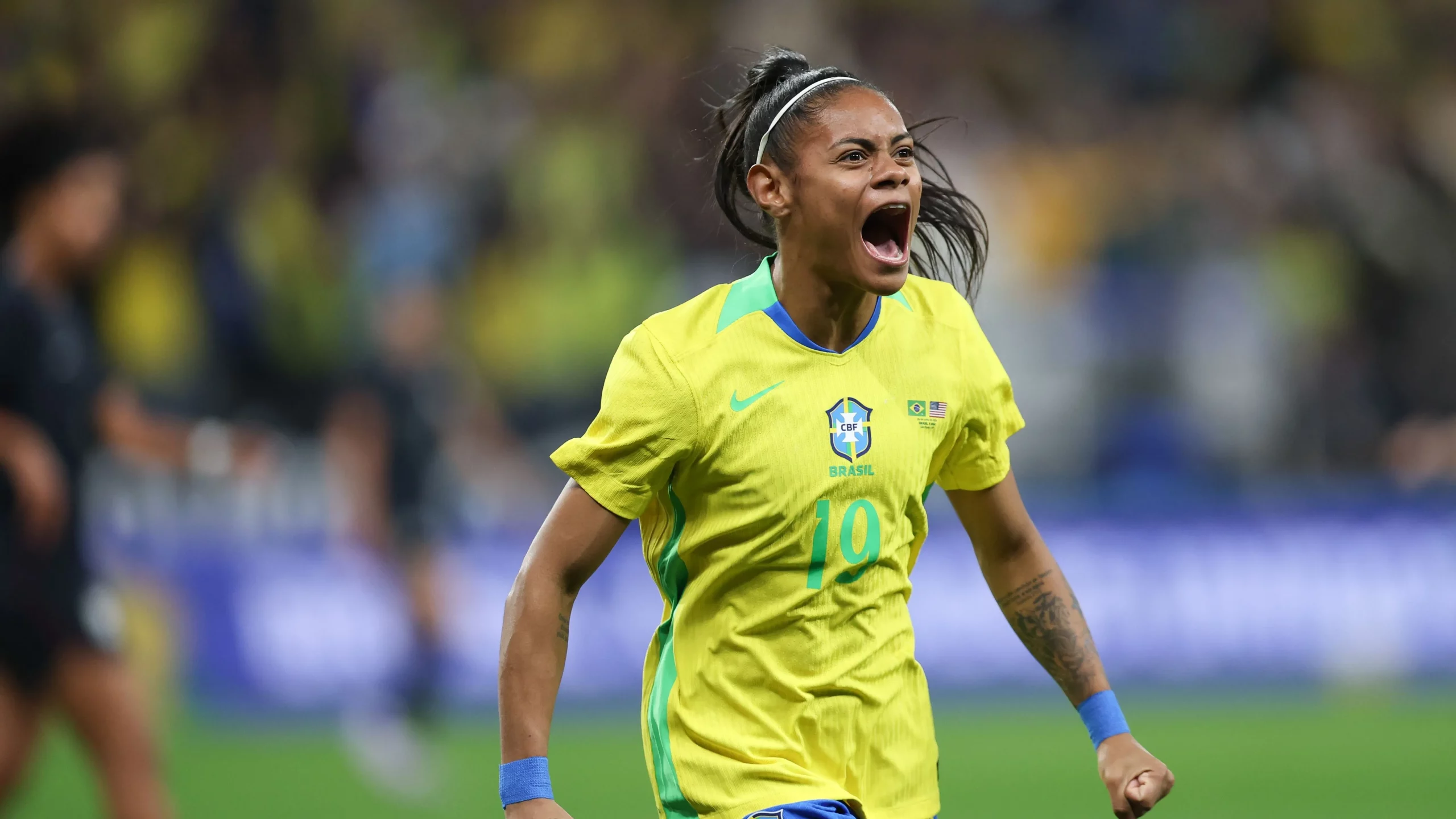 Tainá Maranhão celebra gol do Brasil contra os EUA