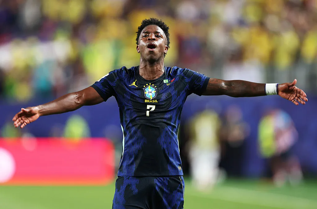 Vini Jr comemora seu gol contra o Haiti. Foto: Dan Mullan/Getty Images