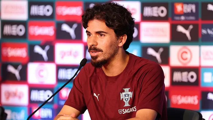 Vitinha concedeu entrevista coletiva. Foto: Megan Briggs/Getty Images