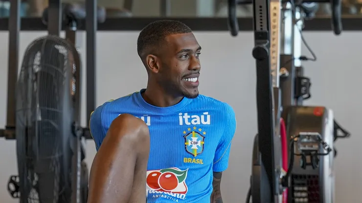 Rayan trabalhando na academia com a Seleção