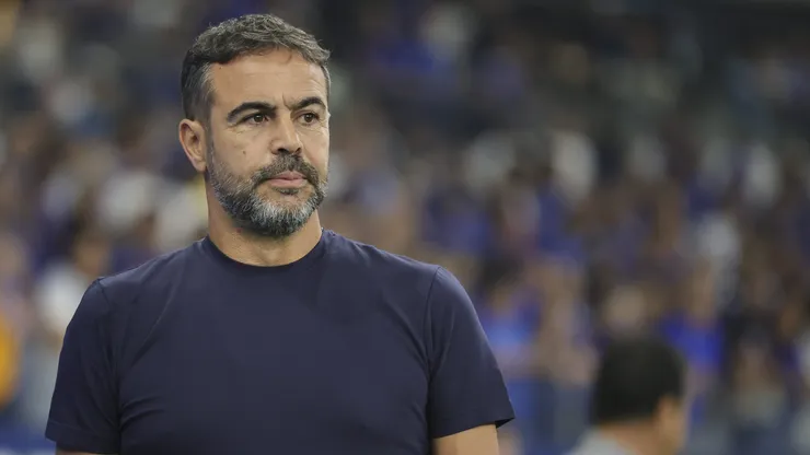Artur Jorge, técnico do Cruzeiro, durante partida contra o Fluminense no estadio Mineirao pelo campeonato Brasileiro A 2026. Foto: Gilson Lobo/AGIF