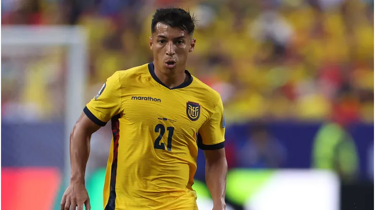 Alan Franco domina a bola durante a partida da Copa do Mundo entre Equador e Curaçao. (Photo by Francois Nel/Getty Images)