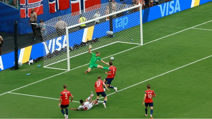 Bellingham, meio-campista da Seleção da Inglaterra - Foto: Elsa/Getty Images