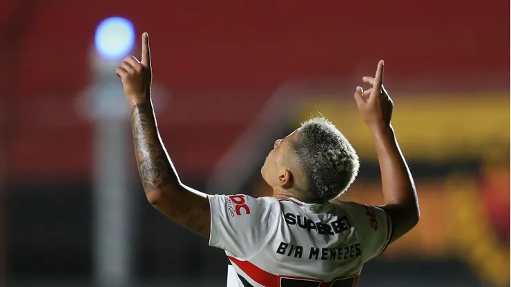 Bia Menezes com o São Paulo. Foto: Marlon Costa/AGIF