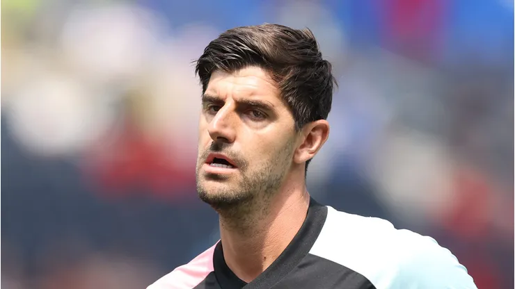 Thibaut Courtois durante aquecimento antes do duelo entre Espanha x Bélgica.