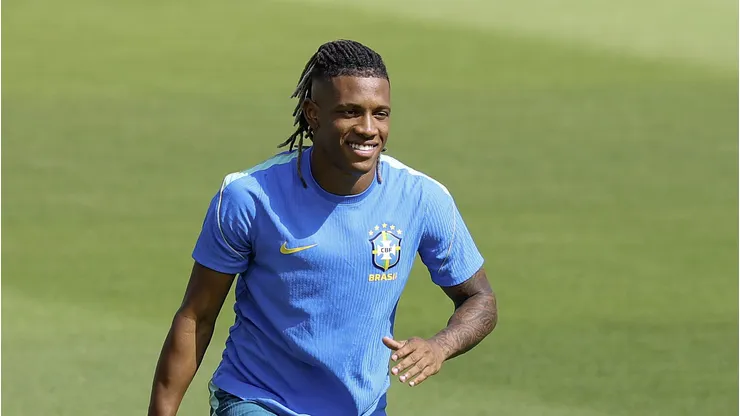 Danilo Santos em treino da Seleção Brasileira. (Photo by Jack Gorman/Getty Images)