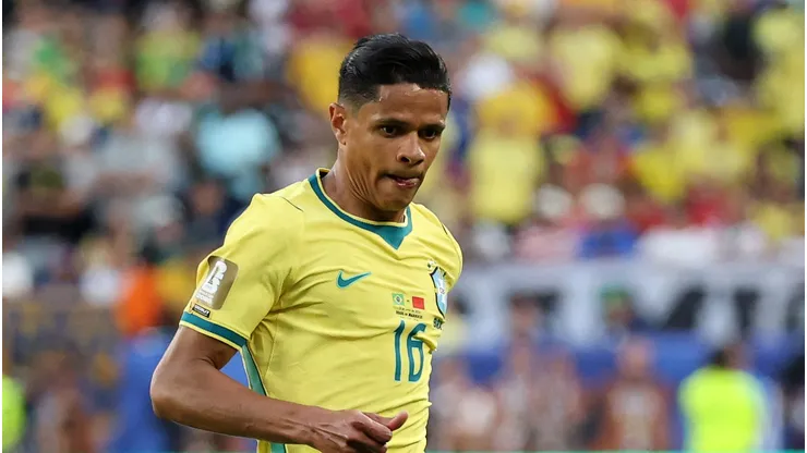 Douglas Santos pode mudar de clube - Foto: Darrian Traynor/Getty Images Foto: Darrian Traynor/Getty Images
