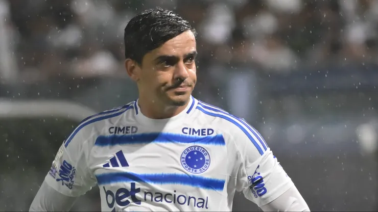 Fagner jogador do Cruzeiro durante partida contra o Palmeiras no estadio Arena Barueri pelo campeonato Brasileiro A 2026.