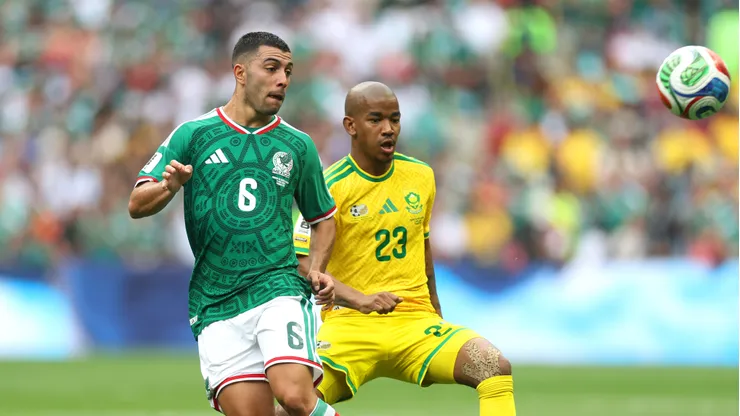 Adams em ação na abertura da Copa contra o México