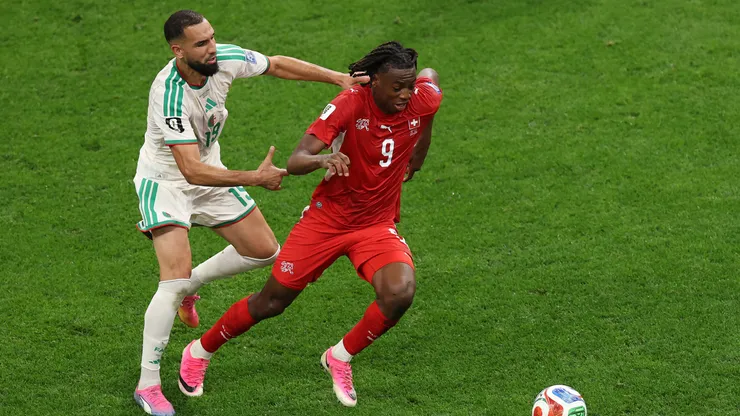 Manzambi é o grande destaque da vitória da Suiça diante da Argélia pela Copa do Mundo. Foto: Fran Santiago/Getty Images